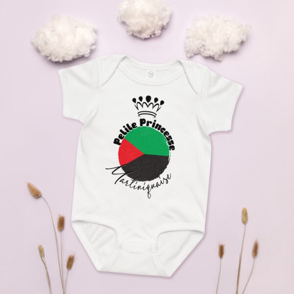 👑 Body Petite Princesse Martiniquaise - Un écrin de douceur pour les bébé des Antilles – Image 5
