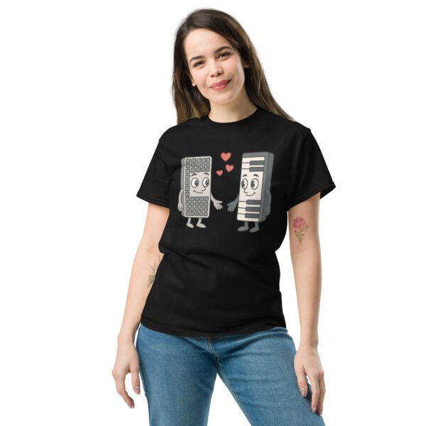T-shirt Humour Homme pour informaticien “Claviers Amoureux” - L'union parfaite entre musique et informatique – Image 5