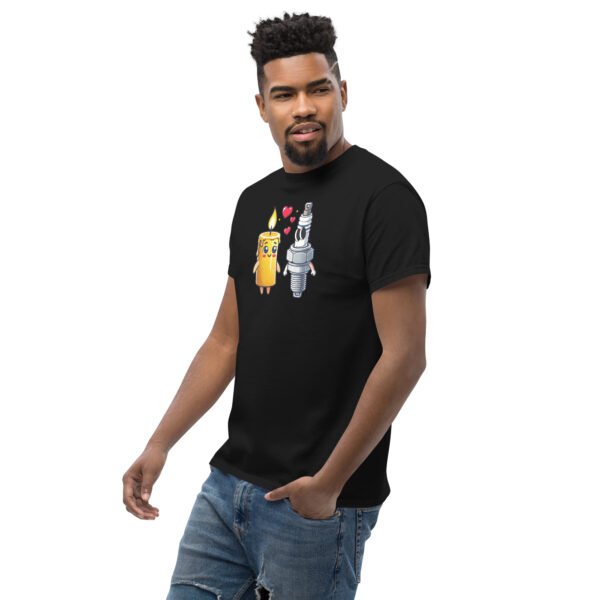 🔥 T-SHIRT “BOUGIES amoureuses” : cadeau pour mécanicien 🔧 – Image 3