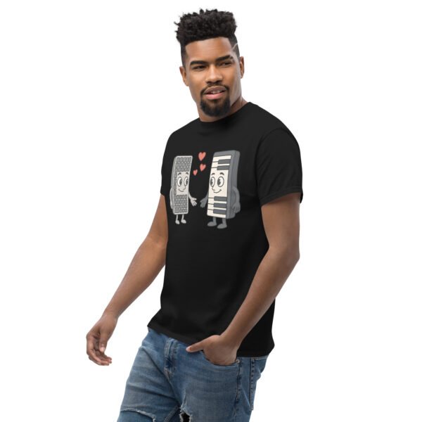 T-shirt Humour Homme pour informaticien “Claviers Amoureux” - L'union parfaite entre musique et informatique – Image 4