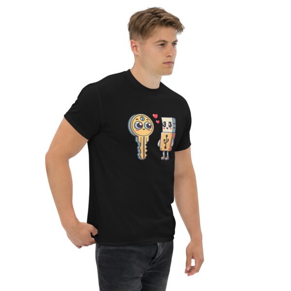 🔐 T-shirt Humoristique Homme pour Serrurier & Geek "amour entre clés" - Quand la serrurerie rencontre la technologie – Image 3