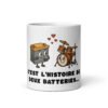 🔋 Mug “C’est l’histoire de deux batteries…” – Le cadeau qui fait vibrer les mécanos et les musiciens