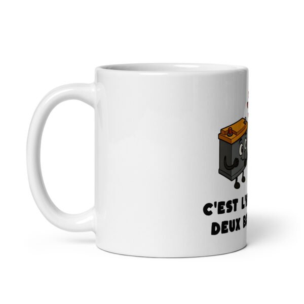 🔋 Mug “C’est l’histoire de deux batteries…” – Le cadeau qui fait vibrer les mécanos et les musiciens – Image 3