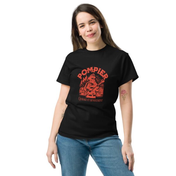 🔥 T-shirt « Pompier : Courage et Dévouement » – Pour les combattants du feu qui foncent quand les autres reculent – Image 5
