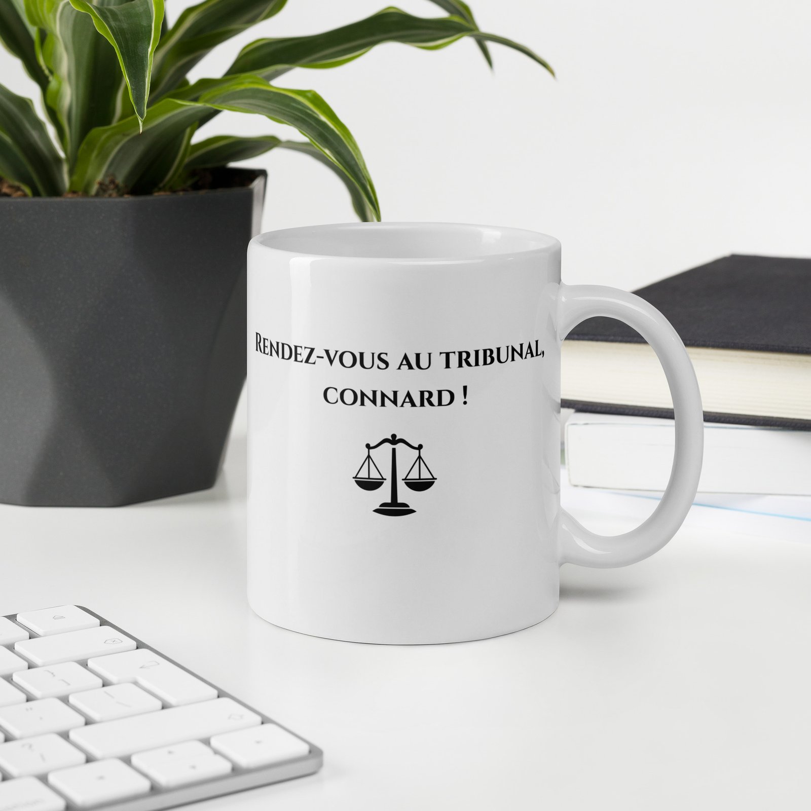 ⚖️ Mug Avocat « Rendez-vous au tribunal, connard ! » – La tasse culotté des pros du droit – Image 3